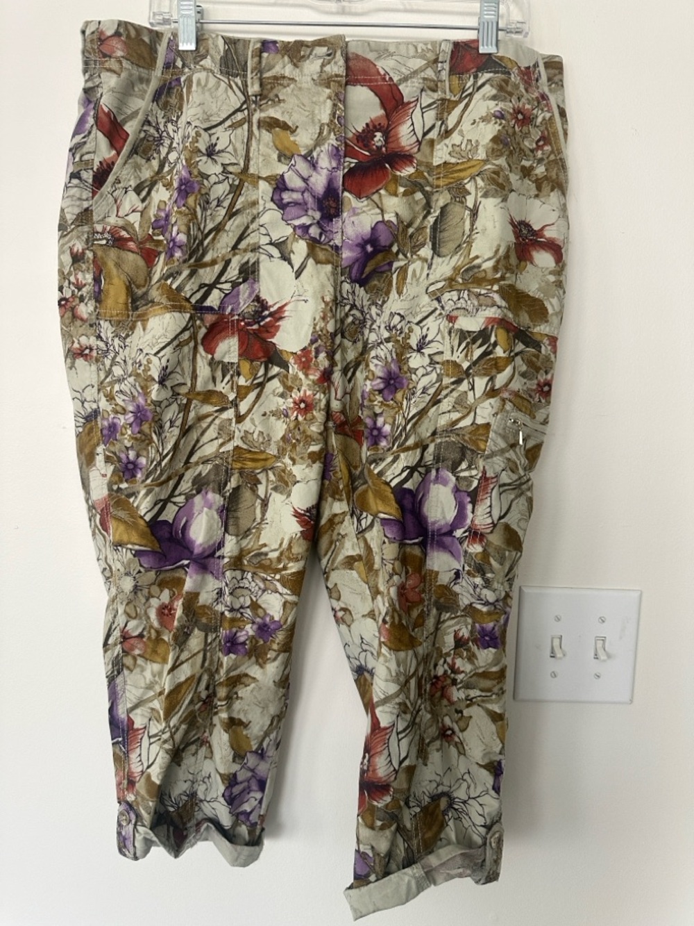 Chico’s Floral Cropped Cargo Pants 2=12